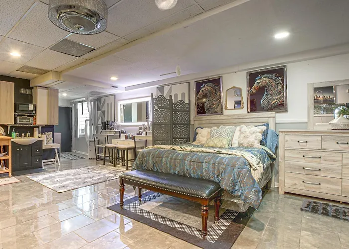 Apartment South Side W/ Gated Parking