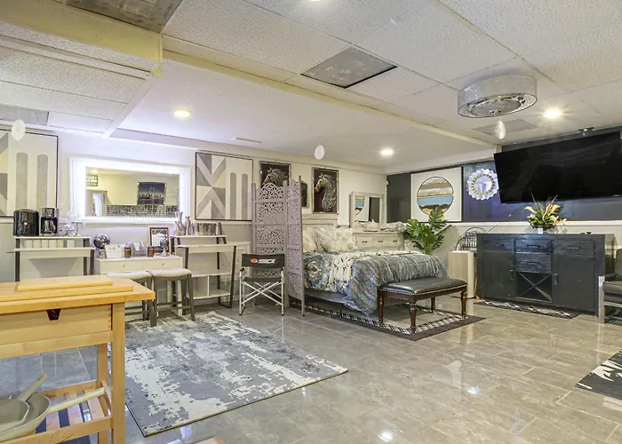South Side W/ Gated Parking Apartment