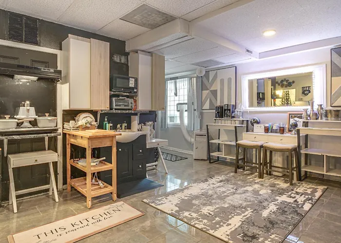 Apartment South Side W/ Gated Parking Chicago