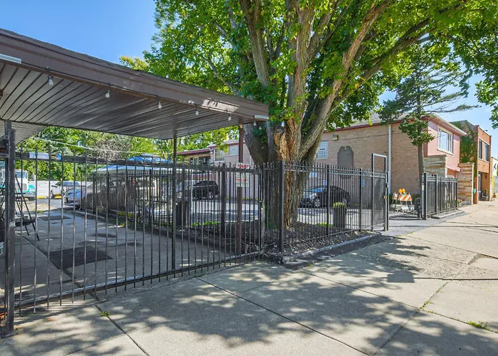 Apartment South Side W/ Gated Parking